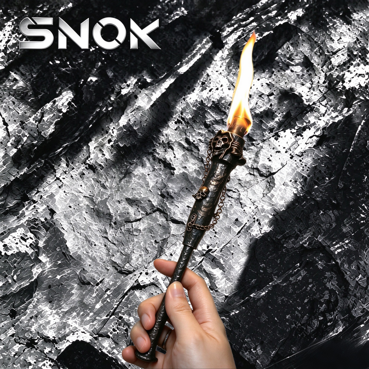 SNOK Vintage Aged Brass Decor Lighter Ornament, Heavy‑Duty Skull Engraved Kerosene Lighter Collectible Display Piece for Men